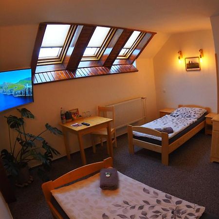 Hotel Britannia Всетін Екстер'єр фото