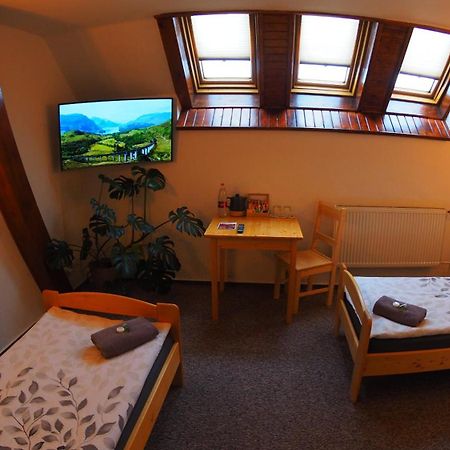 Hotel Britannia Всетін Екстер'єр фото
