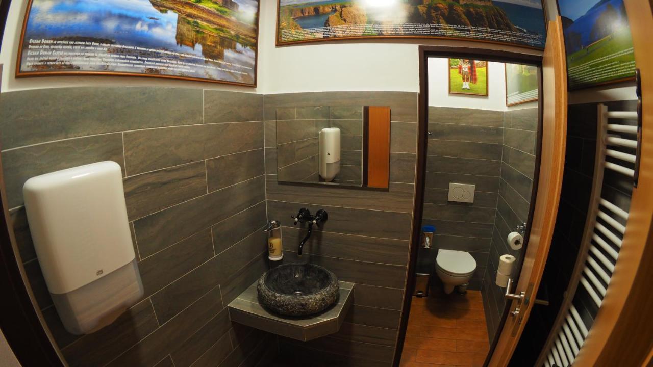 Hotel Britannia Всетін Екстер'єр фото