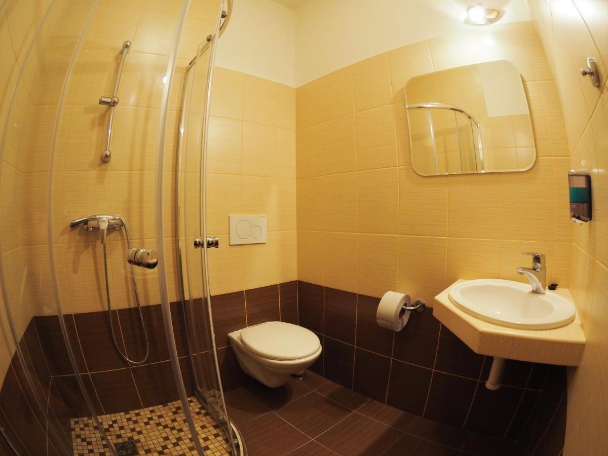 Hotel Britannia Всетін Екстер'єр фото