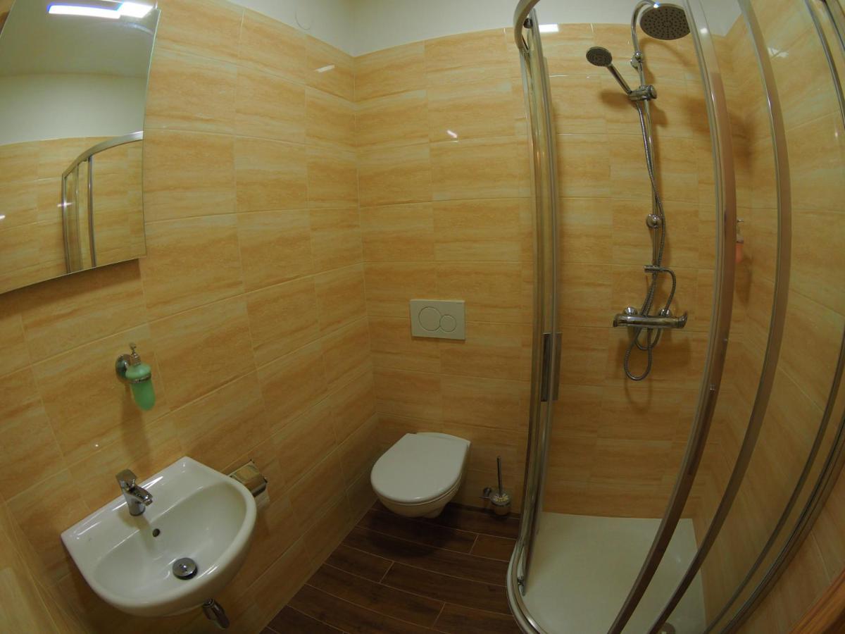 Hotel Britannia Всетін Екстер'єр фото